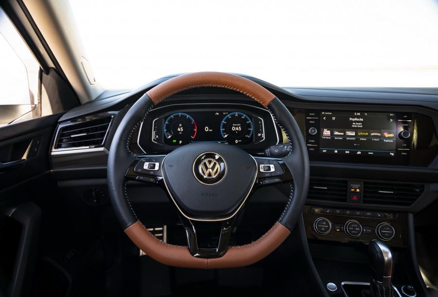 Панель приборов Volkswagen Jetta SEL by Air Design USA 2018 года  (фото 6 из 11)